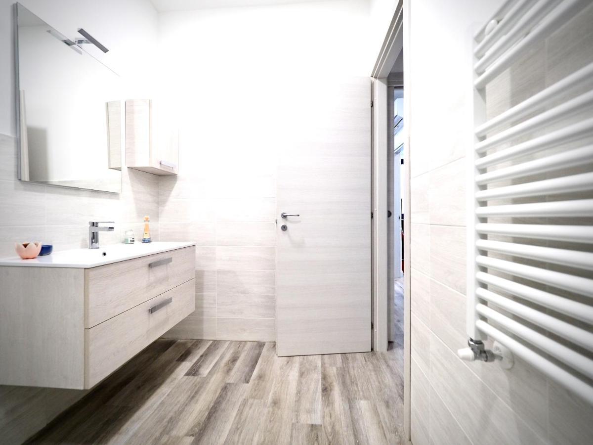 Apartment Dimora Sottoripa 24 Di Fronte All'acquario - Genovabnb It Genua